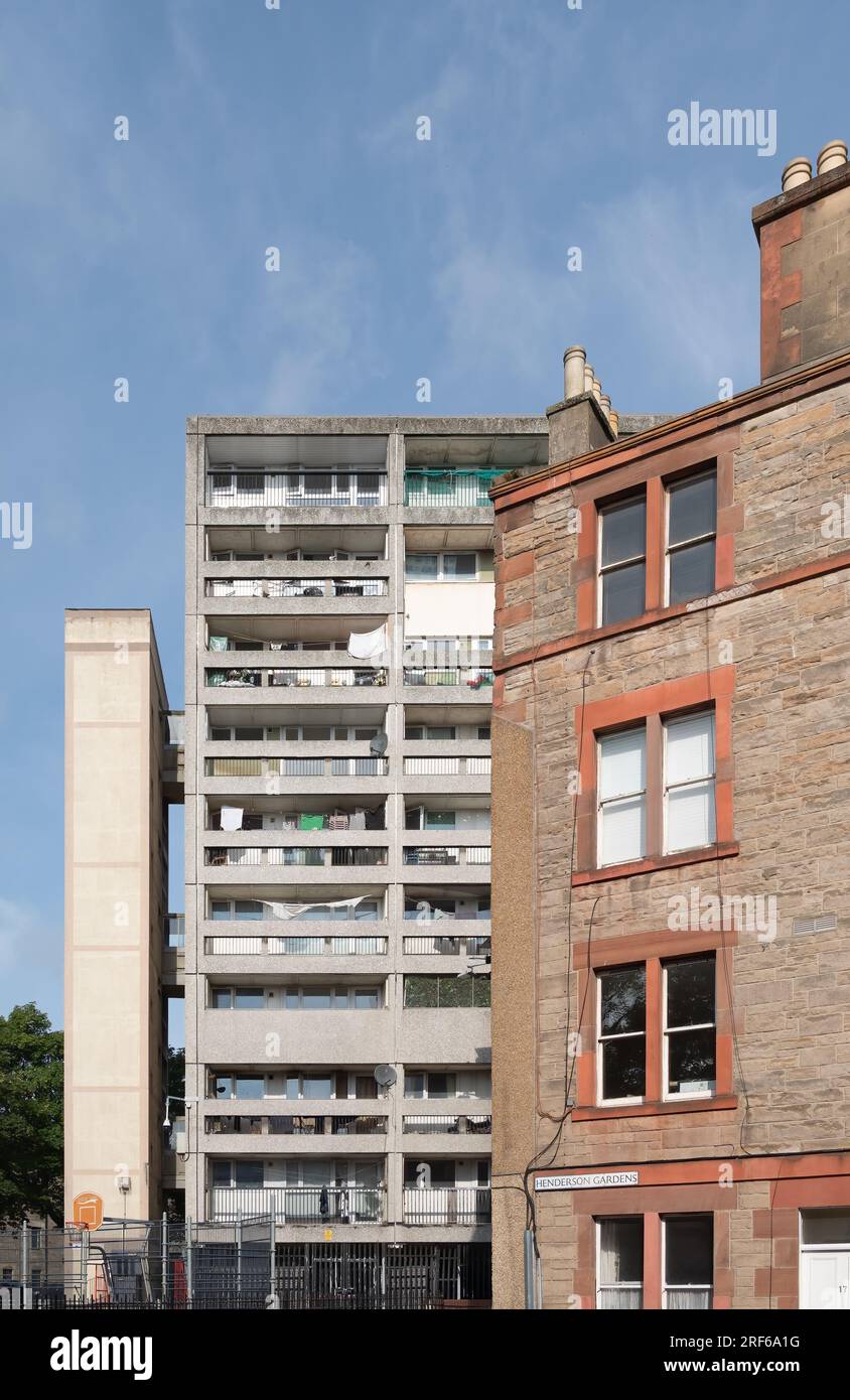 Edimburgo, Scozia, Regno Unito - Cables Wynd House (Banana Flats) di Alison & Hutchison & Partners Foto Stock