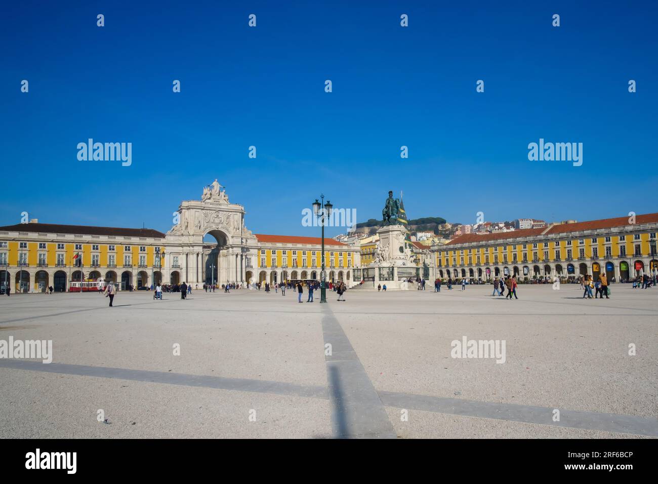 Lisbona, Portogallo - 8 gennaio 2020: Vista panoramica della Piazza del commercio nella capitale del Portogallo Lisbona Foto Stock