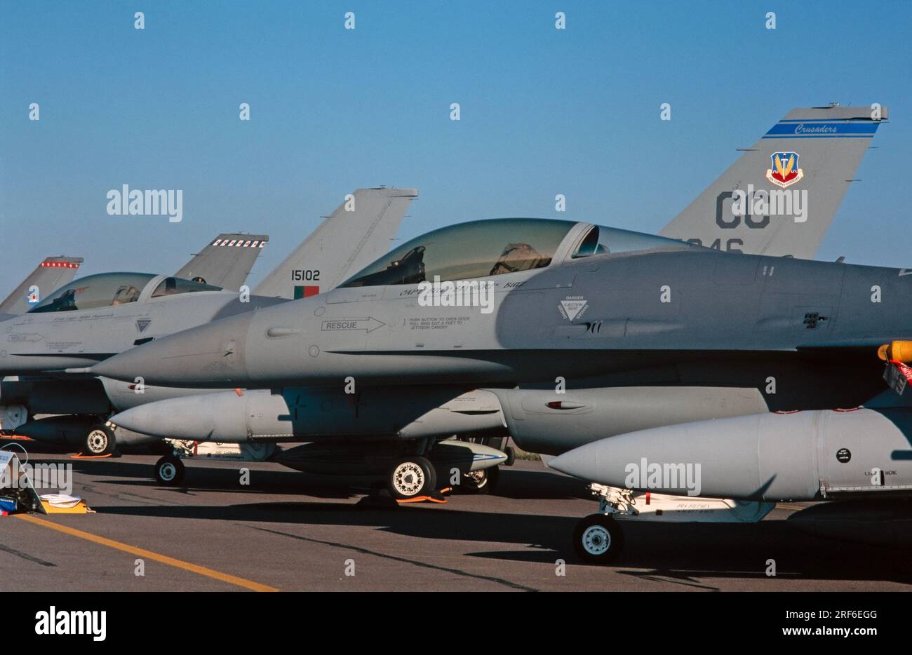 La fusoliera anteriore dei caccia General Dynamics F-16. Il Front Aircraft è United States Air Force 86-0342. Foto scattata il 14 luglio 1997 a Fairford in Inghilterra. Foto Stock