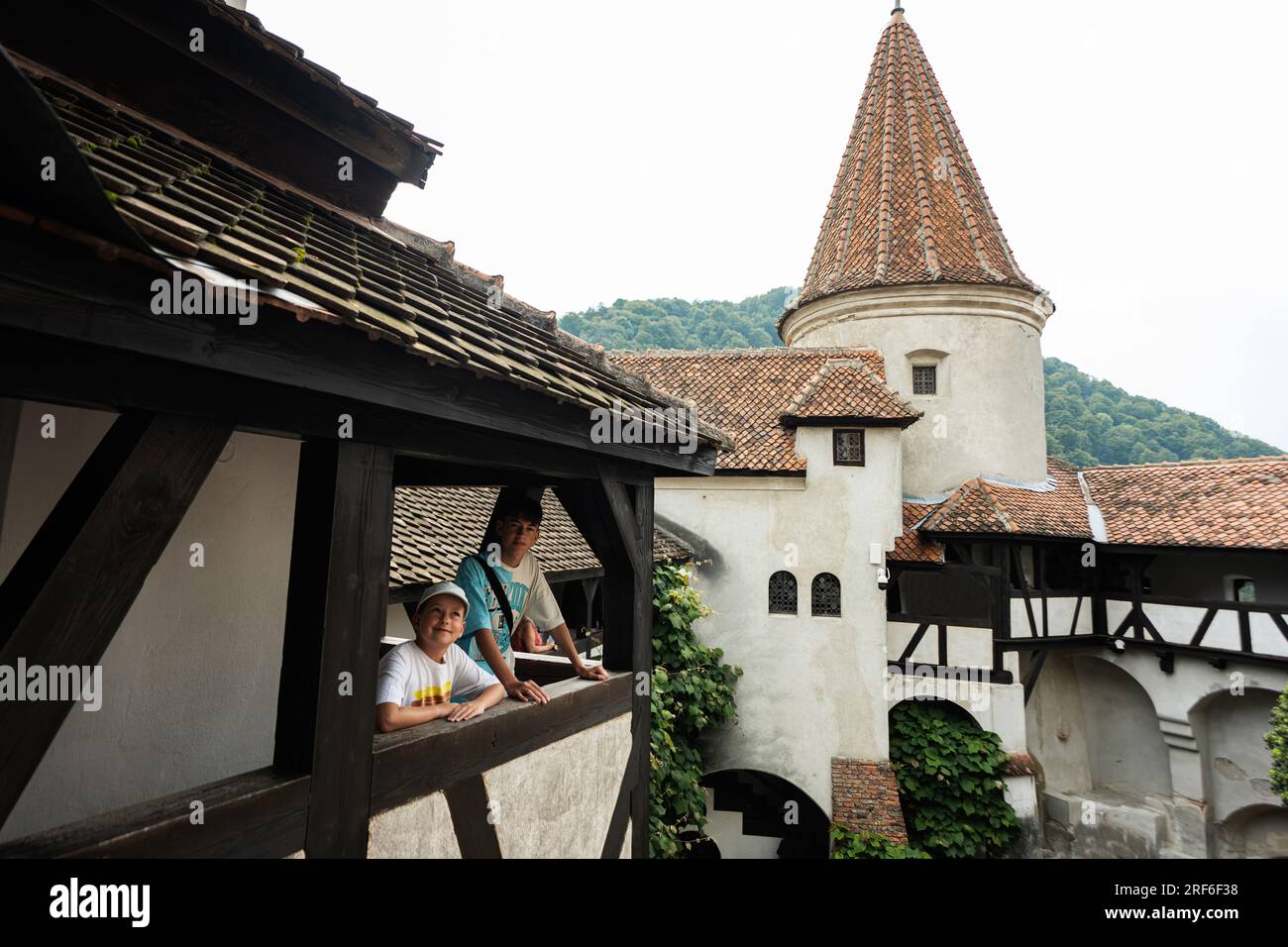 Il Castello di Bran in Romania. Castello medievale di Dracula nei Carpazi, Transilvania. Foto Stock