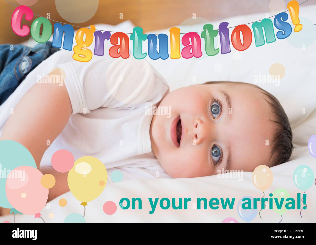 Composizione di congratulazioni per il tuo nuovo testo di arrivo e foto di bambino caucasico Foto Stock