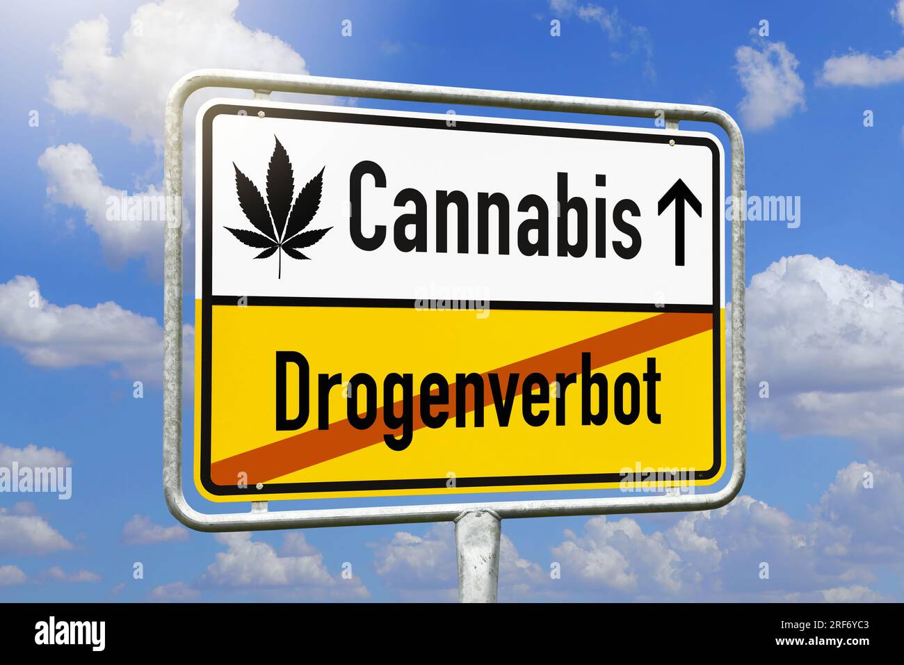 FOTOMONTAGE, Schild mit Aufschrift Cannabis und durchgestrichener Aufschrift Drogenverbot Foto Stock