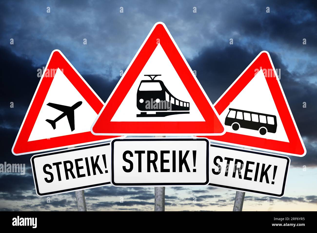 FOTOMONTAGE, Schilder mit Aufschrift Streik und Symbolen von Bahn, Bus und Flugzeug Foto Stock