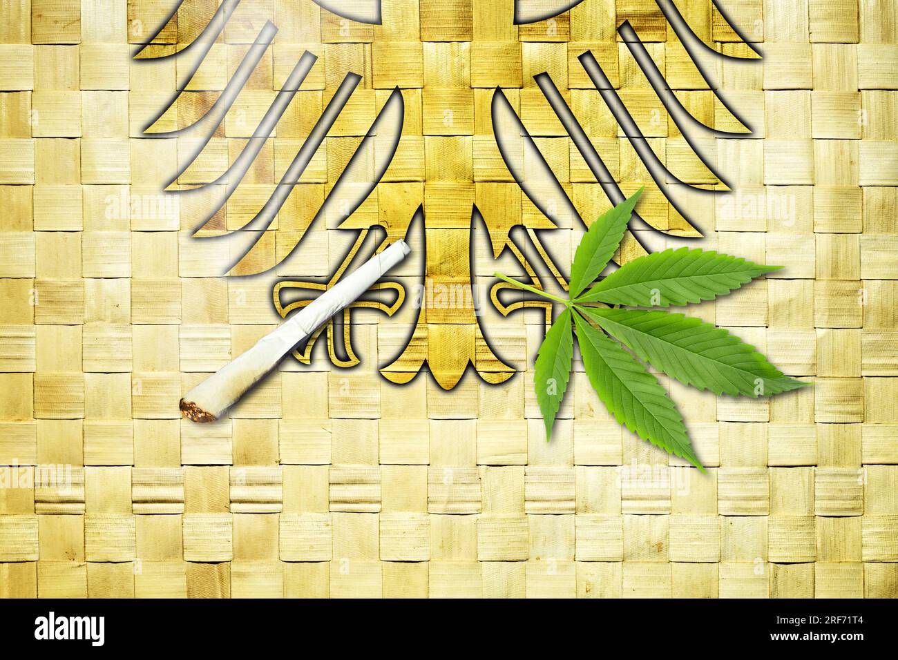 FOTOMONTAGE, Deutscher Bundesadler mit Joint und Cannabisblatt, Symbolfoso Cannabis-Legalisierung Foto Stock