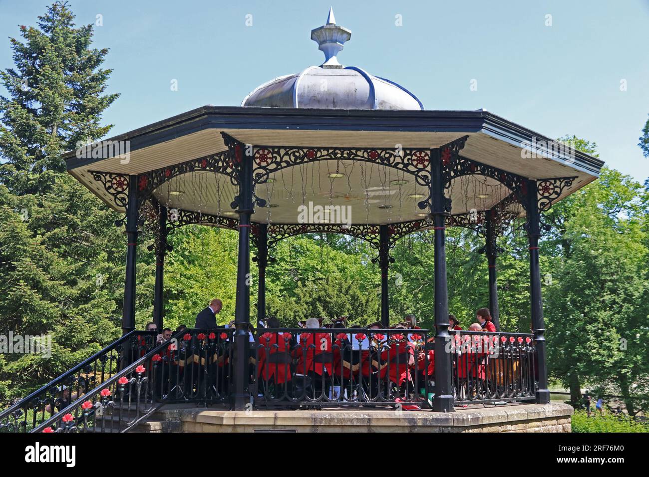 Burbage Band che suona a Bandstand, Pavilion Gardens, Buxton Foto Stock