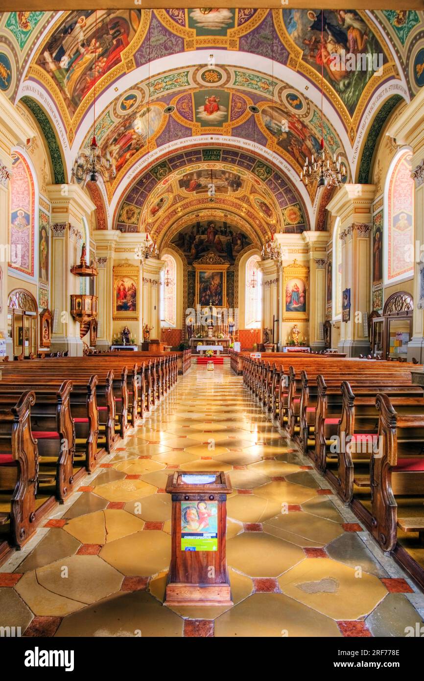 Die Pfarrkirche St Nikolaus in Bad Ischl, Oberösterreich, Österreich , Innenaufnahme, Altar, Foto Stock