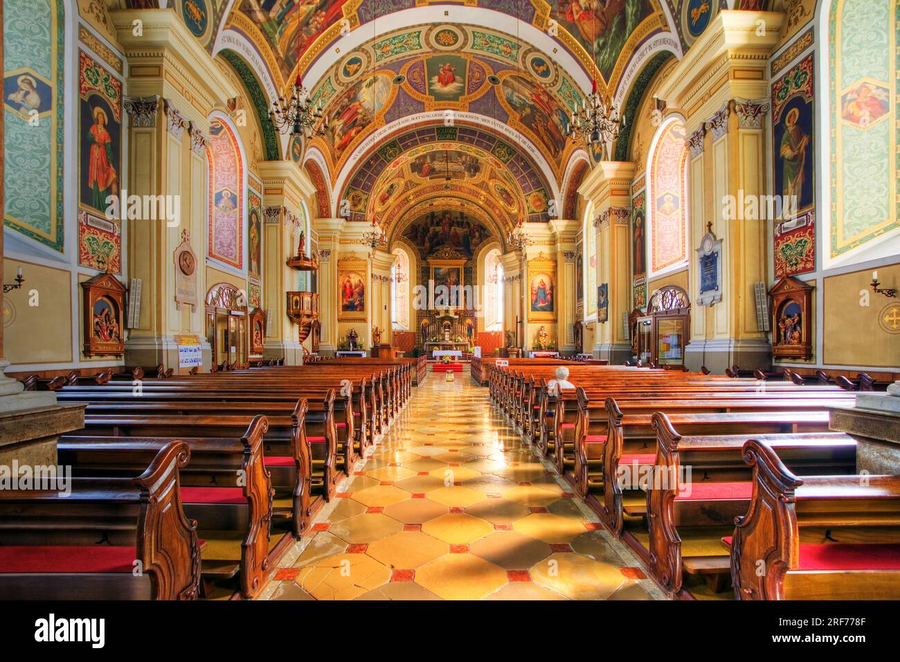 Die Pfarrkirche St Nikolaus in Bad Ischl, Oberösterreich, Österreich , Innenaufnahme, Altar, Foto Stock