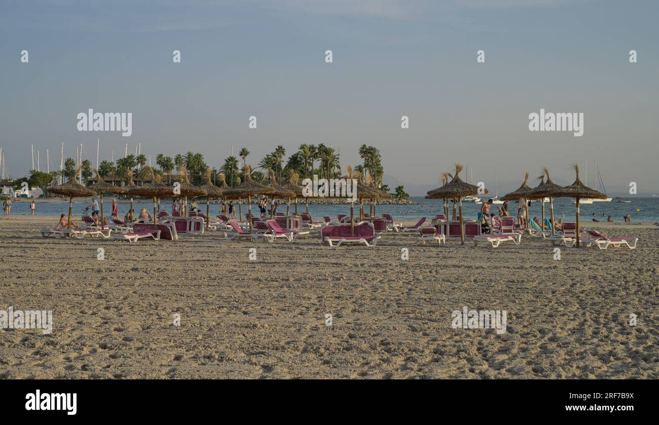 Sandstrand, Badia d’Alcúdia, Puerto de Alcudia, Maiorca, Spagna Foto Stock