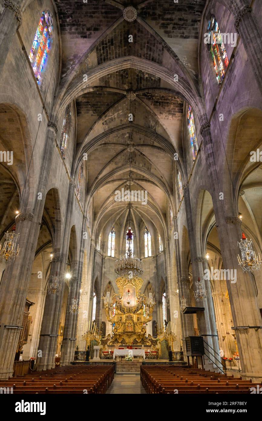 Hauptschiff mit Hochaltar, Kirche Santa Eulalia, Palma, Mallorca, Spanien Foto Stock