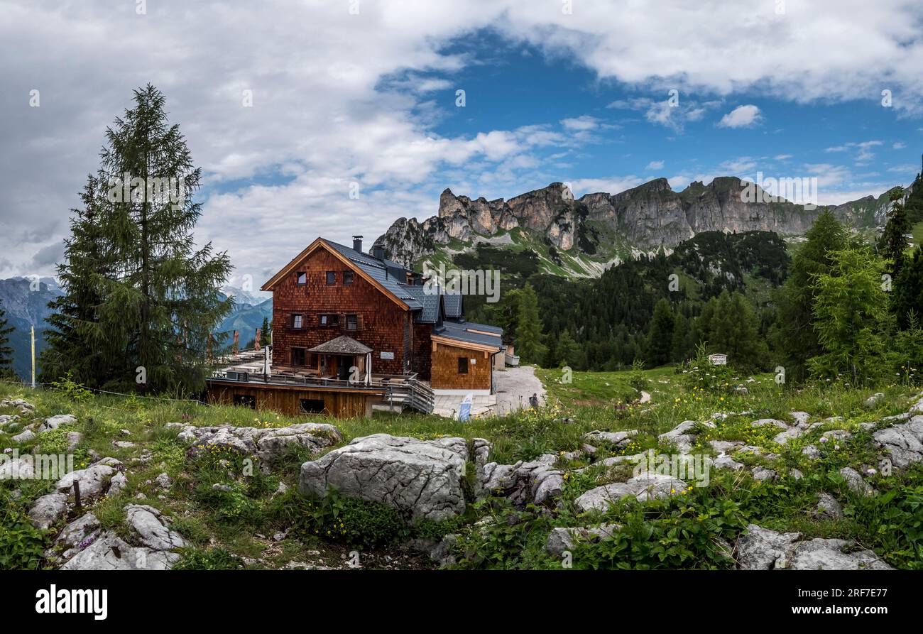 Questo è il Club Alpino tedesco, di proprietà del rifugio Erfurter Hut nei monti Rofan sopra Maurach sul lago Achensee nel Tirolo austriaco Foto Stock