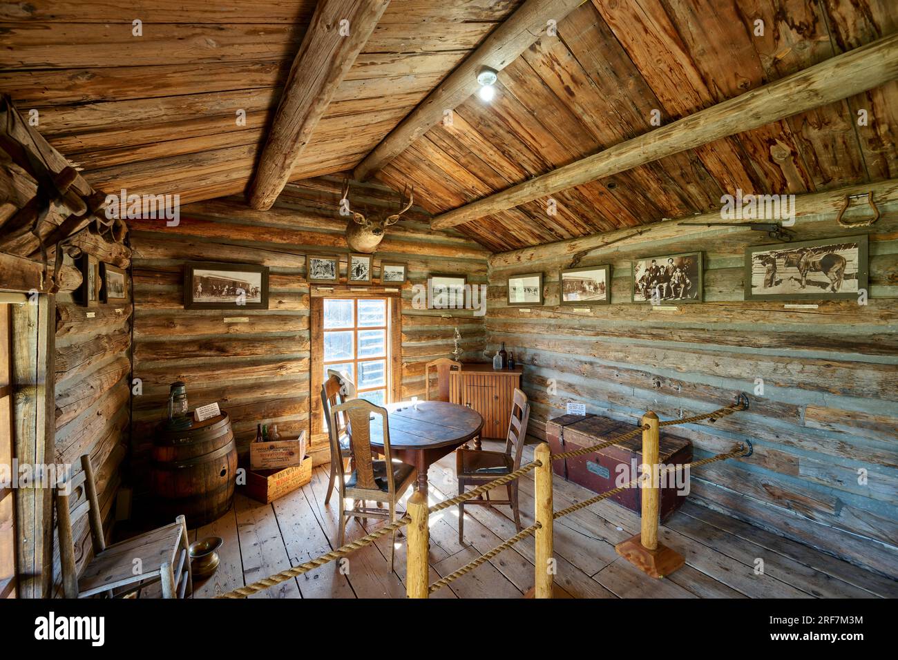 Hole in th Wall Cabin, foto interne Old Trail Town, Cody, Wyoming, Stati Uniti d'America Foto Stock
