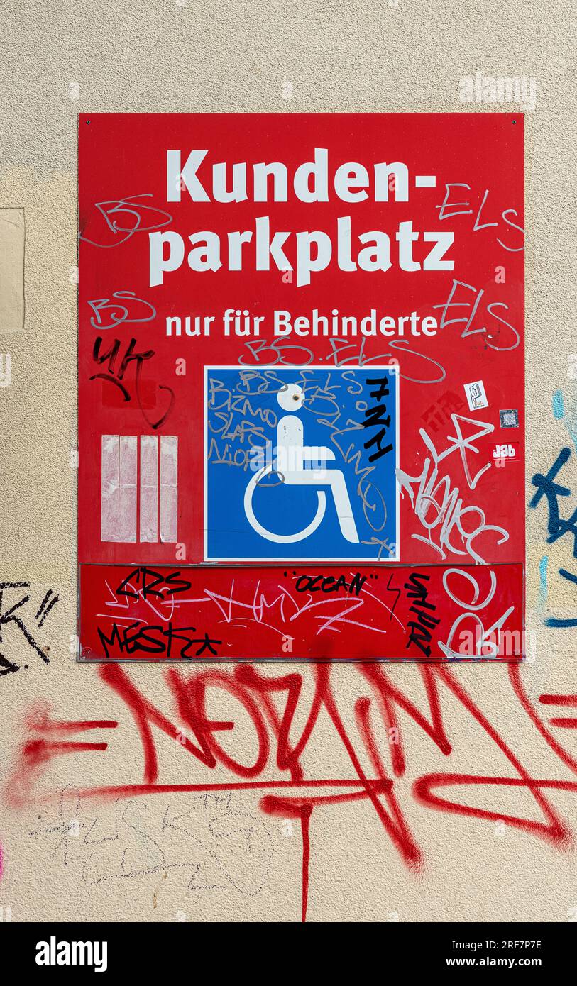 Avviso presso il parcheggio clienti, Berlino, Germania Foto Stock