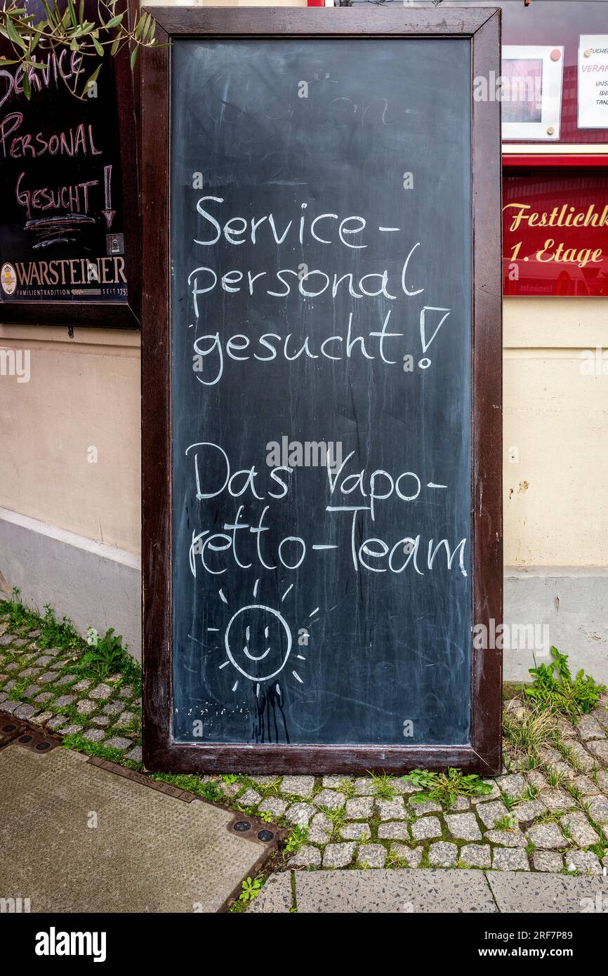 Il personale di servizio voleva, Slate con iscrizione, Berlino, Germania Foto Stock
