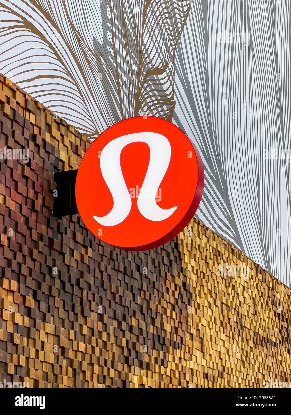 Toronto, Canada, Yorkdale Mall, logo o segno di Lululemon in un negozio all'interno del centro commerciale. Foto Stock