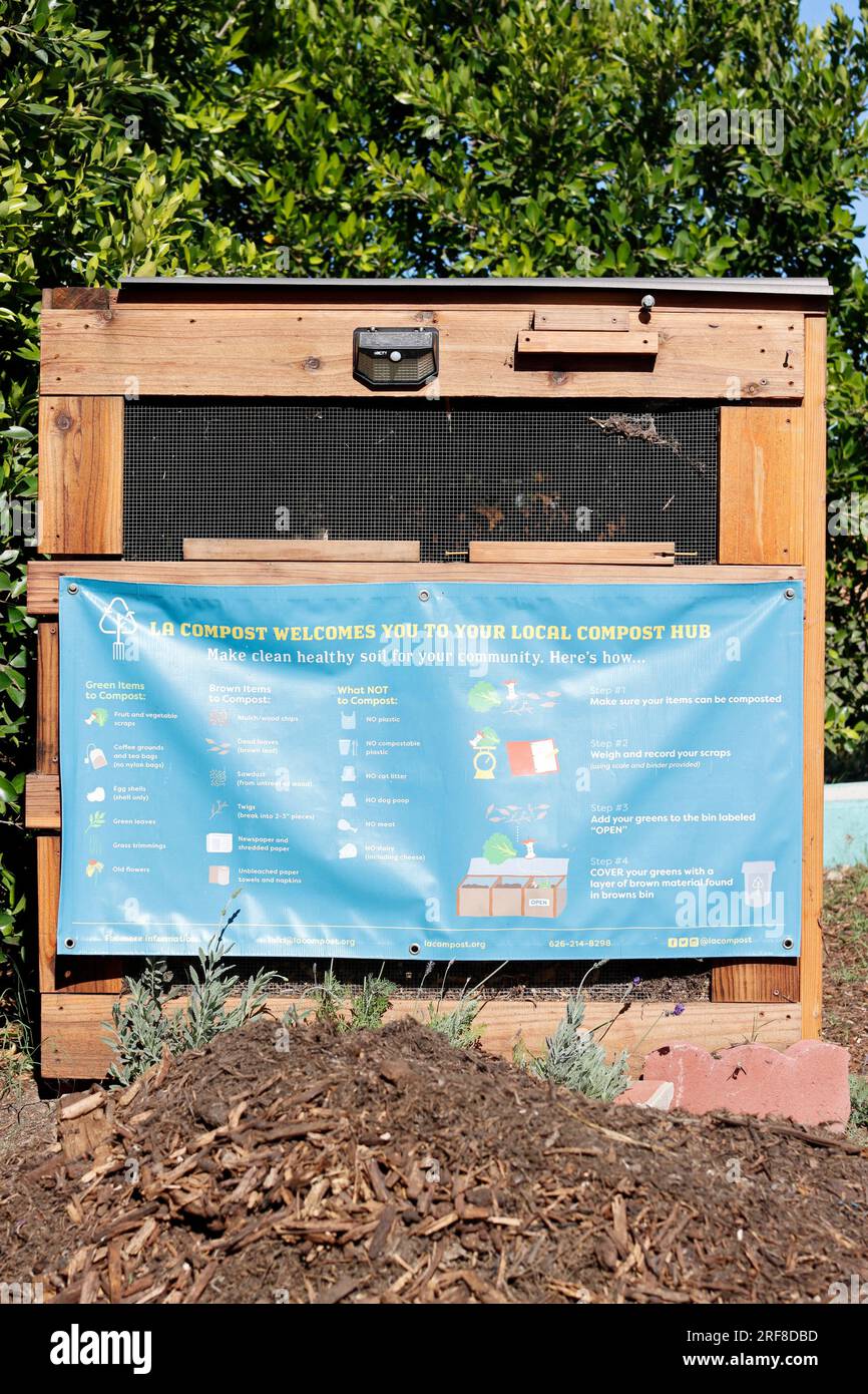 Il bidone del compost al SOW Collective di Arleta, California, sabato 12 marzo 2022. Foto di Raquel G. Frohlich. Foto Stock