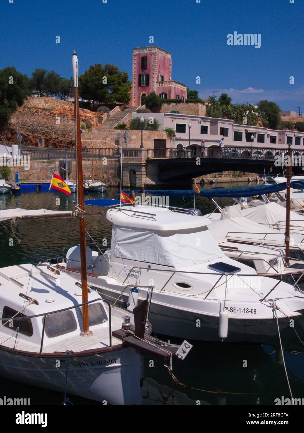 Barche da diporto nel porto di Ciudadela, Minorca. Barcos de recreo en el puerto de Ciudadela, Minorca. Foto Stock