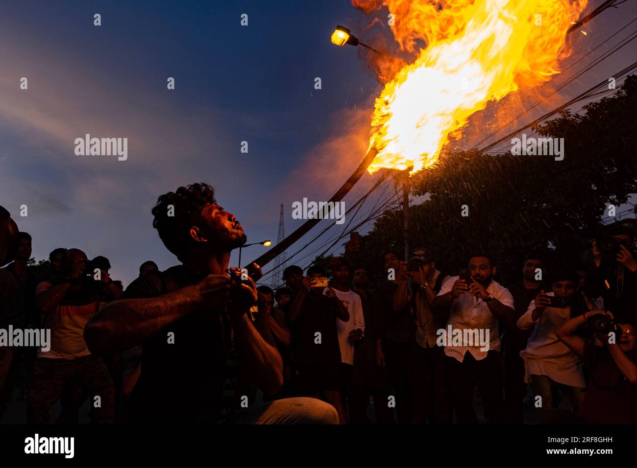 Kolkata, India. 29 luglio 2023. (7/29/2023) Ashura di Muharram con parata di lutto, tradizionale gioco autolesionista ha avuto luogo in diverse parti della Calcutta. (Foto di Swattik Jana/Pacific Press/Sipa USA) credito: SIPA USA/Alamy Live News Foto Stock