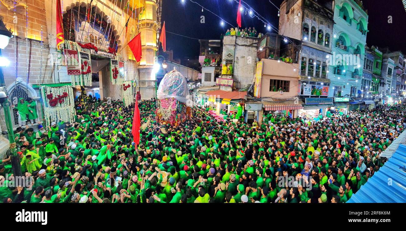 Ajmer, India. 27 luglio 2023. (7/27/2023) processione di Tazia durante il mese santo di Muharram davanti a dargah Ajmer. (Foto di Shaukat Ahmed/Pacific Press/Sipa USA) credito: SIPA USA/Alamy Live News Foto Stock