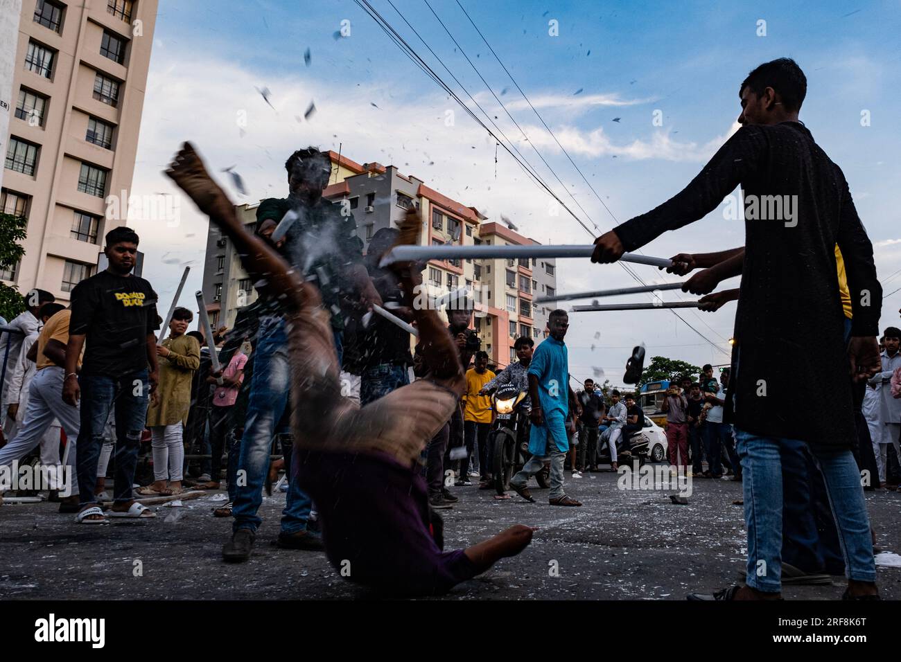 Kolkata, India. 29 luglio 2023. (7/29/2023) Ashura di Muharram con parata di lutto, tradizionale gioco autolesionista ha avuto luogo in diverse parti della Calcutta. (Foto di Swattik Jana/Pacific Press/Sipa USA) credito: SIPA USA/Alamy Live News Foto Stock