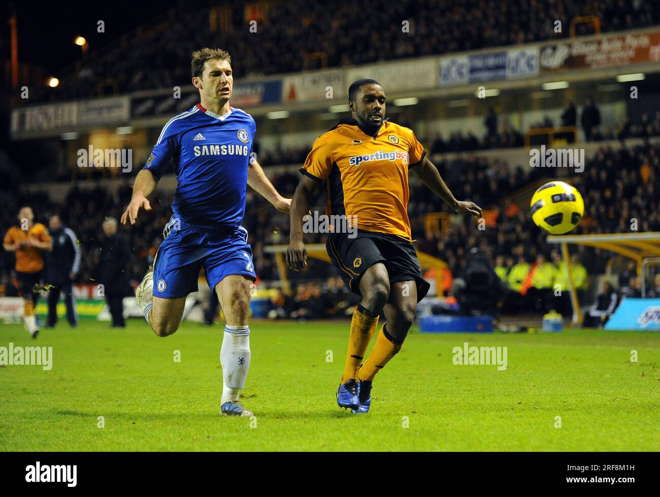 Sylvan Ebanks-Blake del Wolverhampton Wanderers e Branislav Ivanovic del Chelsea Barclays Premier League - Wolverhampton Wanderers / Chelsea 05/01/2011 Foto Stock