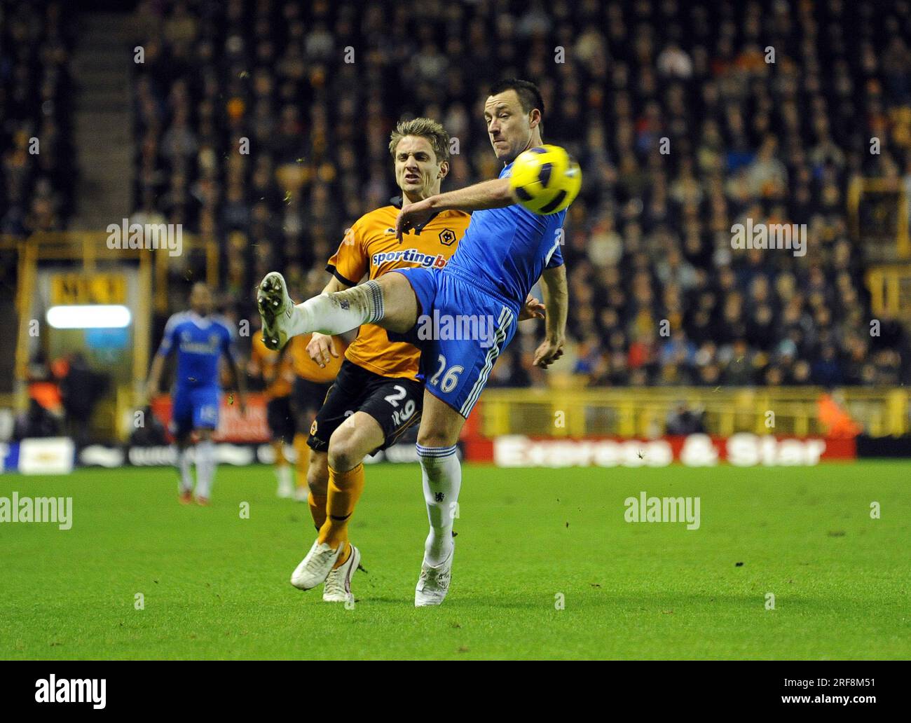 John Terry del Chelsea e Kevin Doyle del Wolverhampton Wanderers Barclays Premier League - Wolverhampton Wanderers contro Chelsea 05/01/2011 Foto Stock