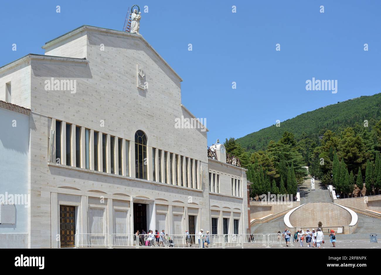 Santuario di san pio da pietralcina immagini e fotografie stock ad alta