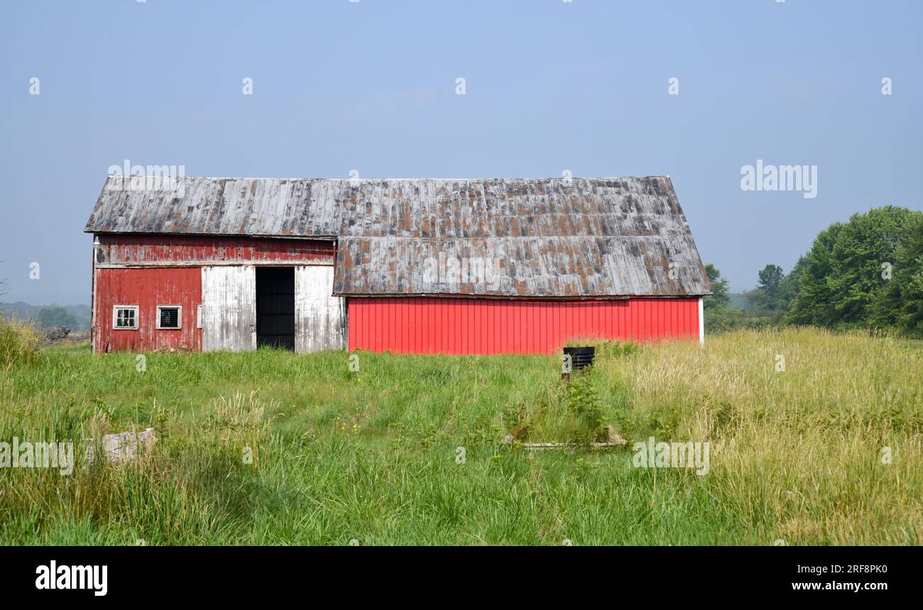 Edificio in legno con fienile Foto Stock