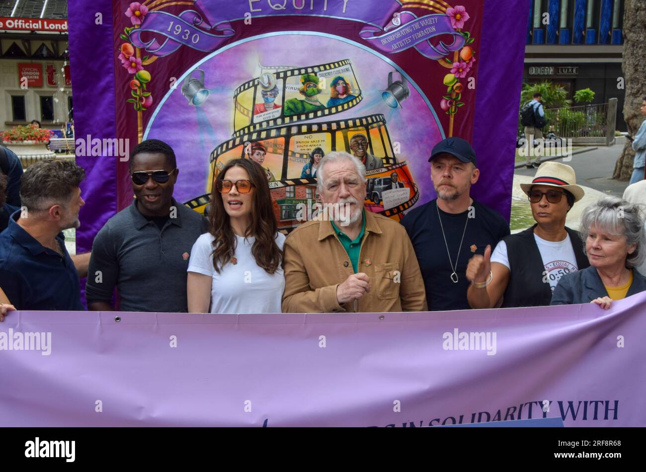 Londra, Regno Unito. 21 luglio 2023. Attori Andy Serkis, David Oyelowo, Hayley Atwell, Brian Cox, Simon Pegg, E Imelda Staunton mostrano il loro sostegno mentre le industrie dello spettacolo e dello spettacolo union Equity organizzano un raduno a Leicester Square in solidarietà con lo sciopero SAG-AFTRA. Foto Stock