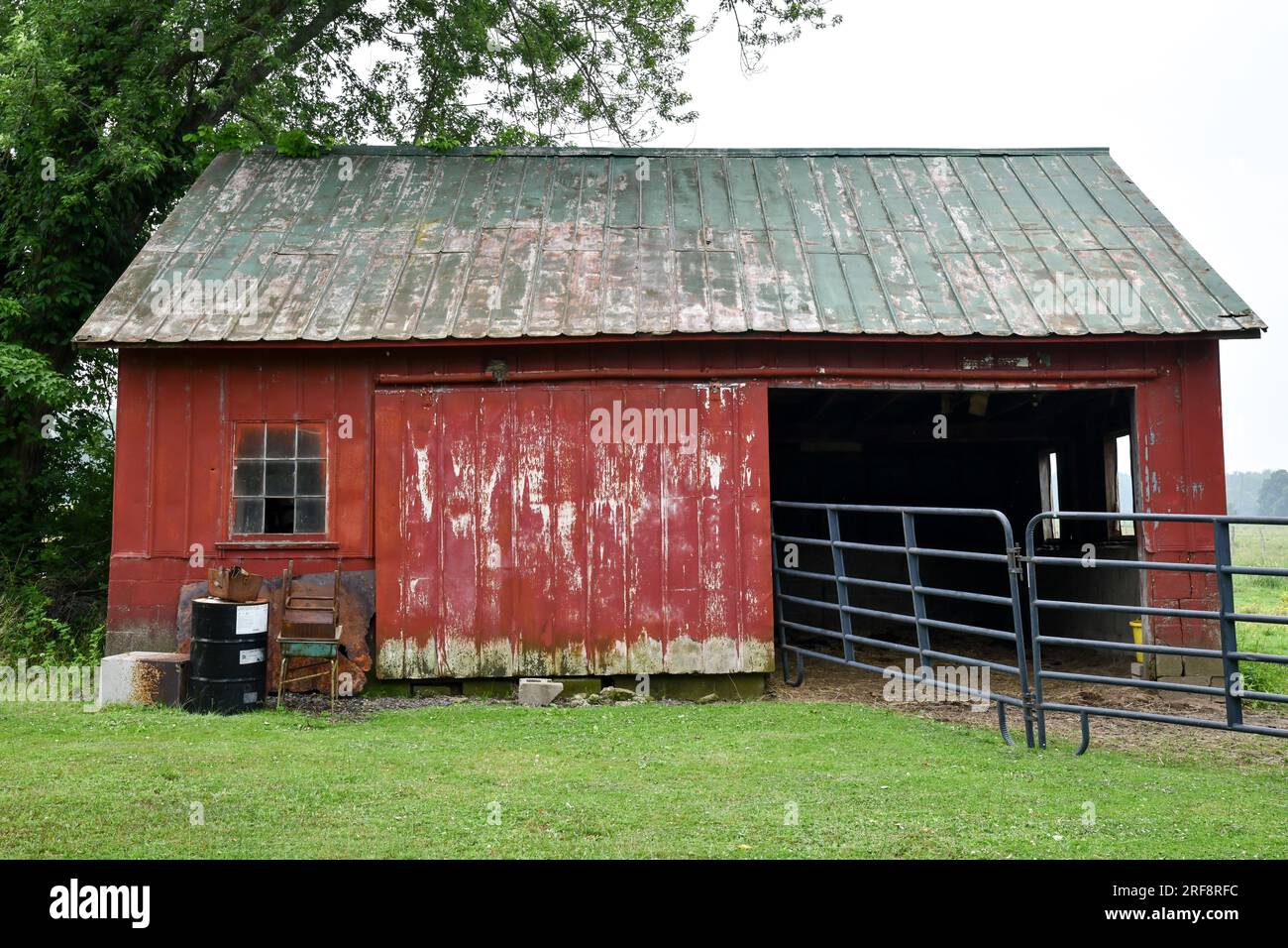 Edificio in legno con fienile Foto Stock