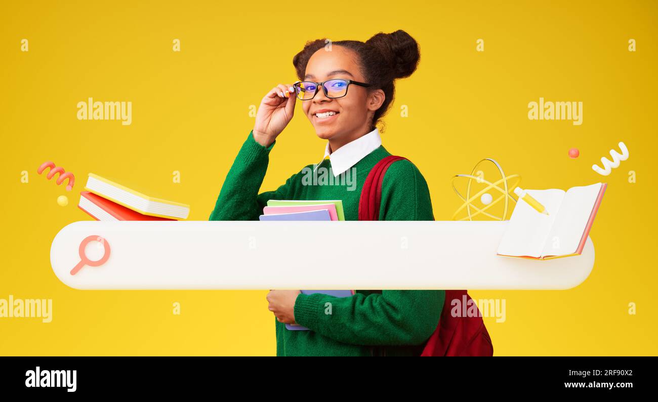 African Student Girl in posa con Internet Search Bar, sfondo giallo Foto Stock