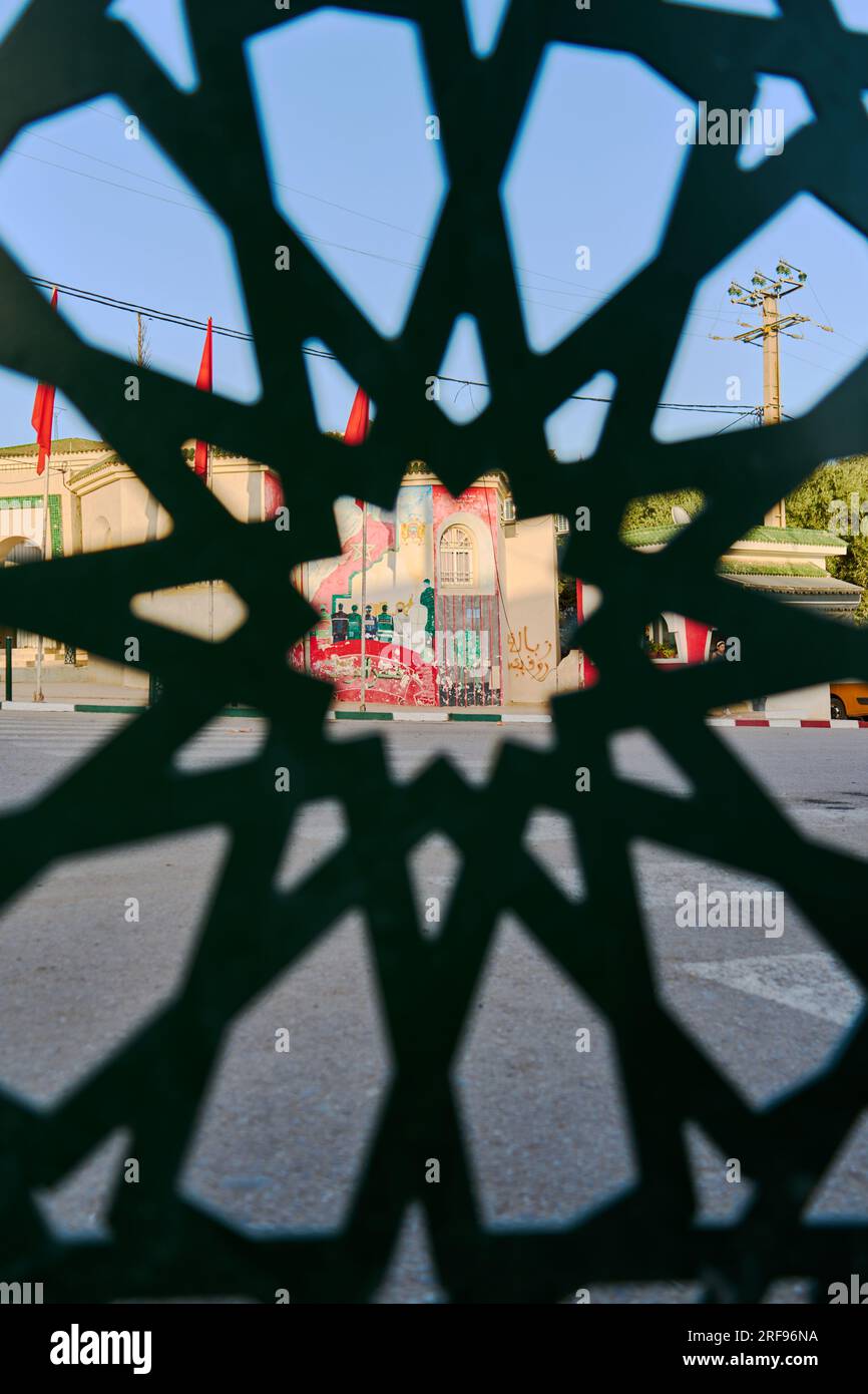 Decorazioni marocchine metallizzate per la strada Foto Stock