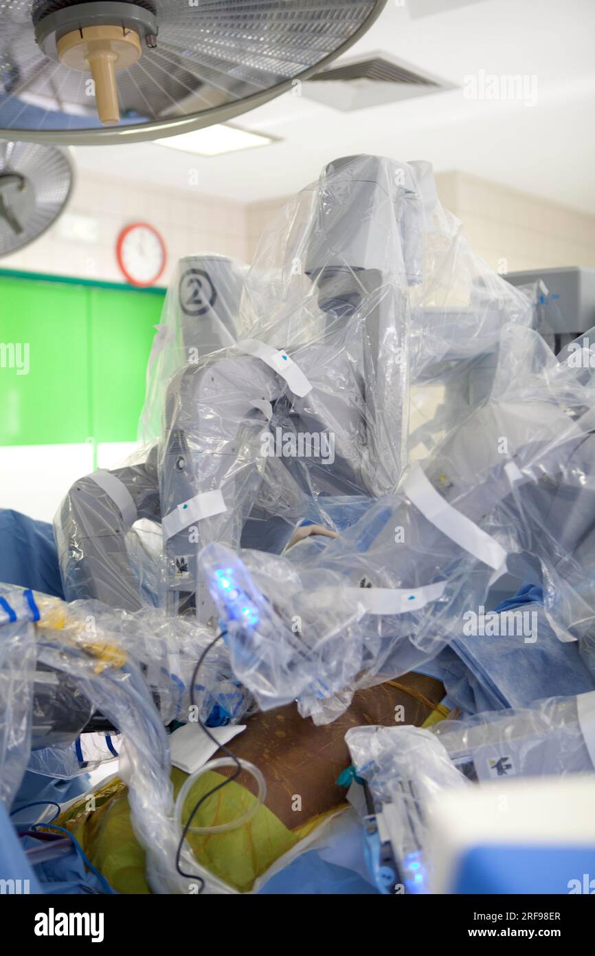 Reparto di urologia di un ospedale che esegue prostatectomie utilizzando un chirurgo robotico. Foto Stock