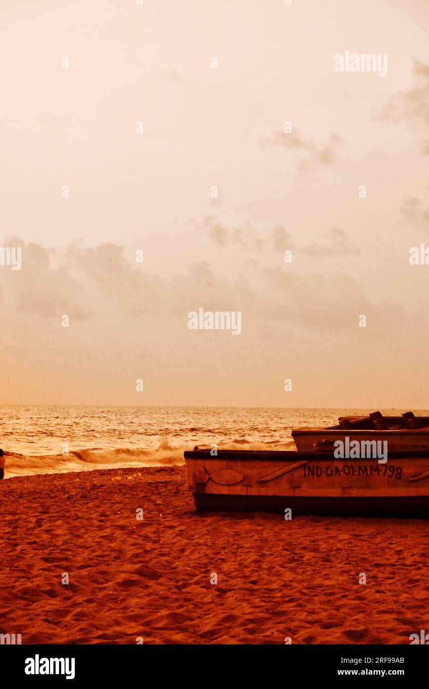 Spiaggia e barca Foto Stock