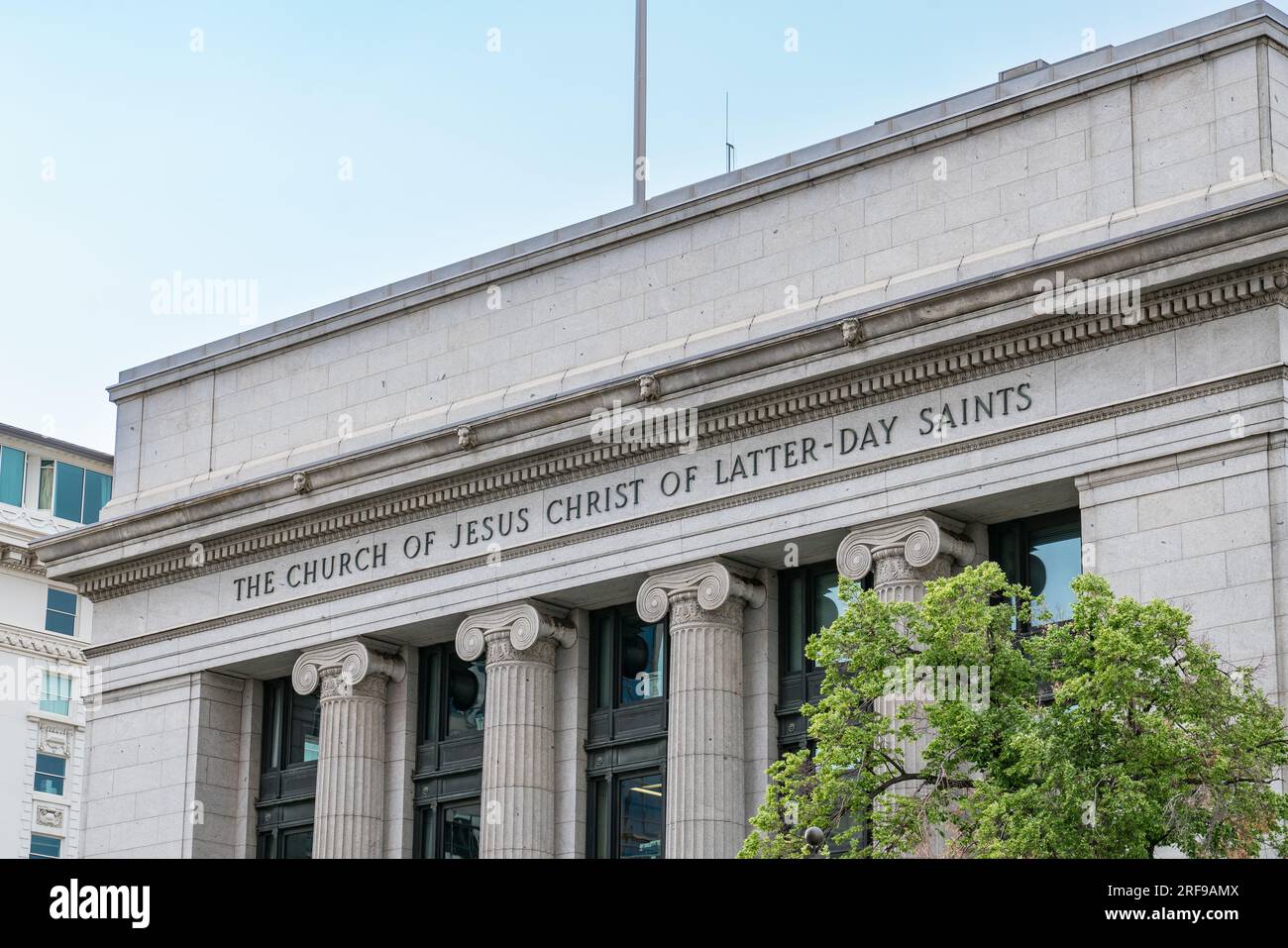 Salt Lake City, UT - 23 maggio 2023: Facciata dell'edificio amministrativo della Chiesa di Gesù Cristo dei Santi degli ultimi giorni a Salt Lake City, Utah Foto Stock