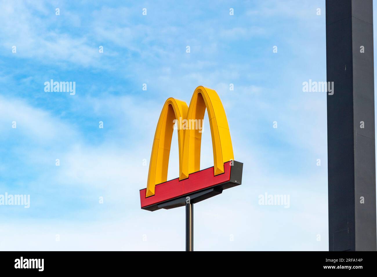 McDonalds con archetti dorati per indicare il ristorante di Cedar City, nevada, usa Foto Stock