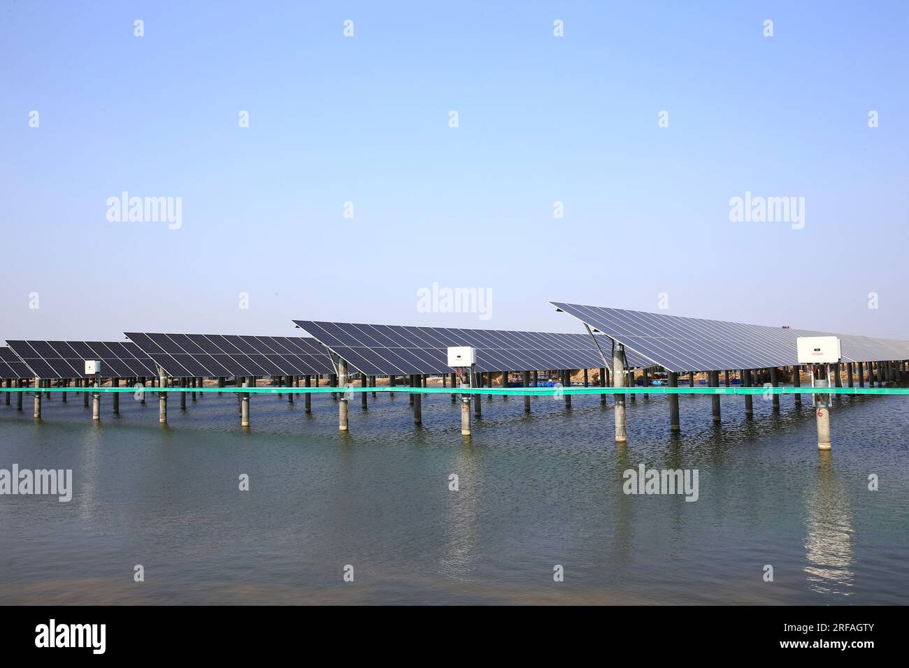 Pannelli fotovoltaici solari e sistemi di generazione di energia fotovoltaica，Energy Concept Foto Stock