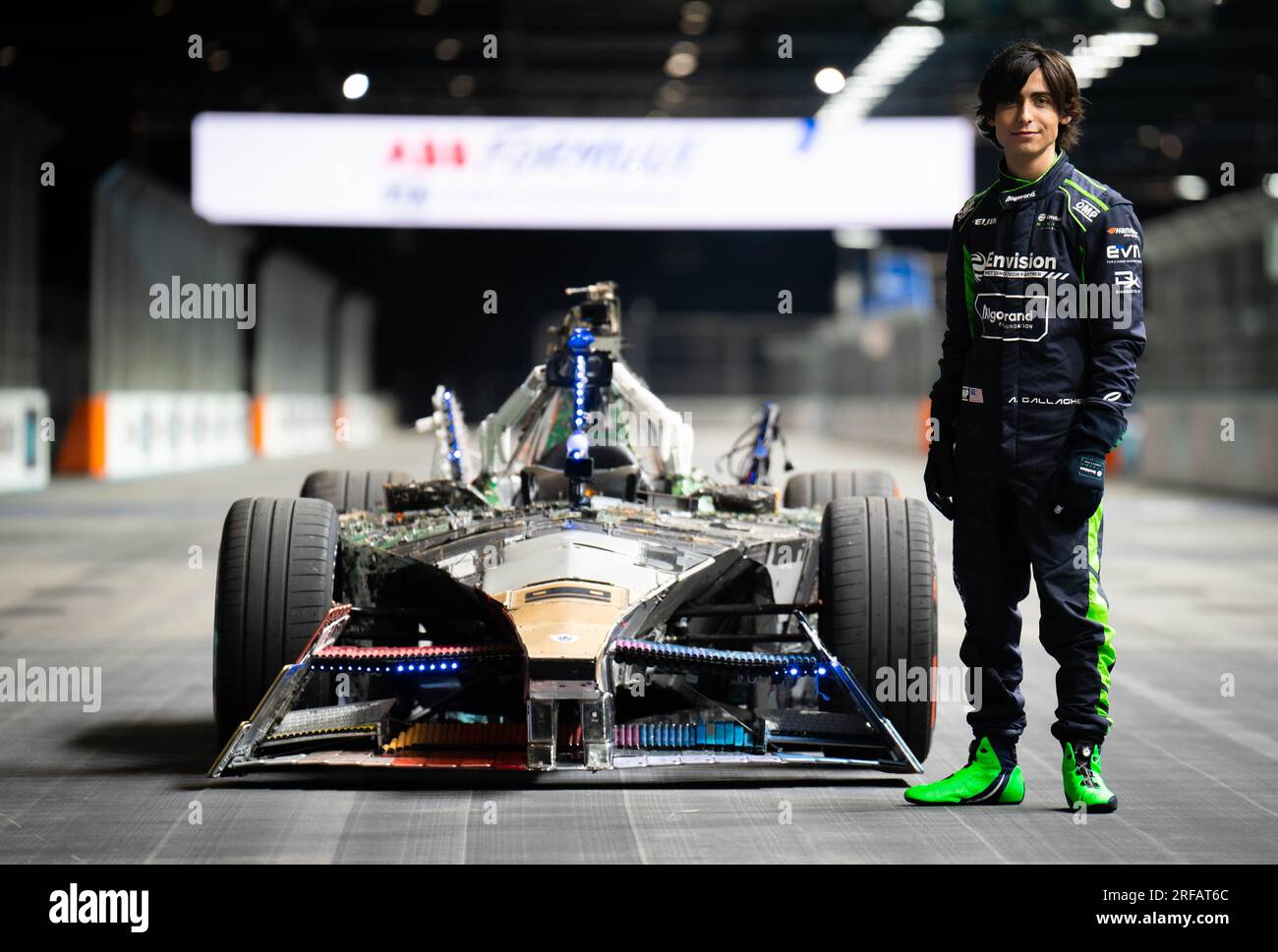 Foto del fascicolo datata 27/07/23 di Aidan Gallagher in occasione della presentazione di un'auto Envision Racing di Formula e, costruita interamente con prodotti elettronici donati. L'attore statunitense ha descritto la nuova auto da corsa di Formula e fatta di rifiuti elettronici come un "bel pezzo di simbolismo". Data di emissione: Mercoledì 2 agosto 2023. Foto Stock