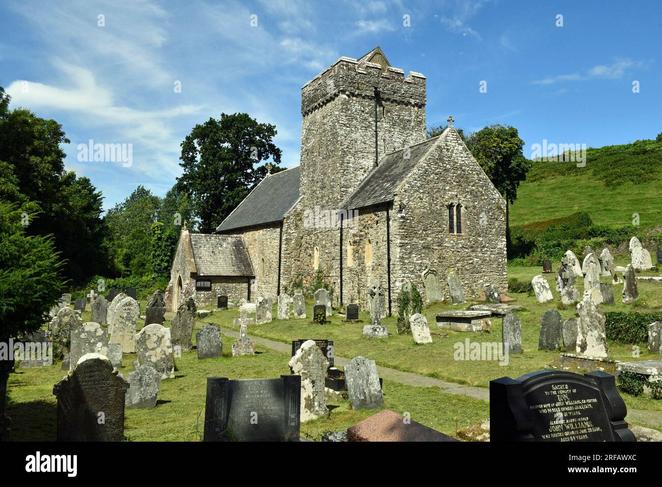 Chiesa di San Cadoc nel villaggio di Cheriton sulla penisola di Gower nel Galles del Sud. Foto Stock