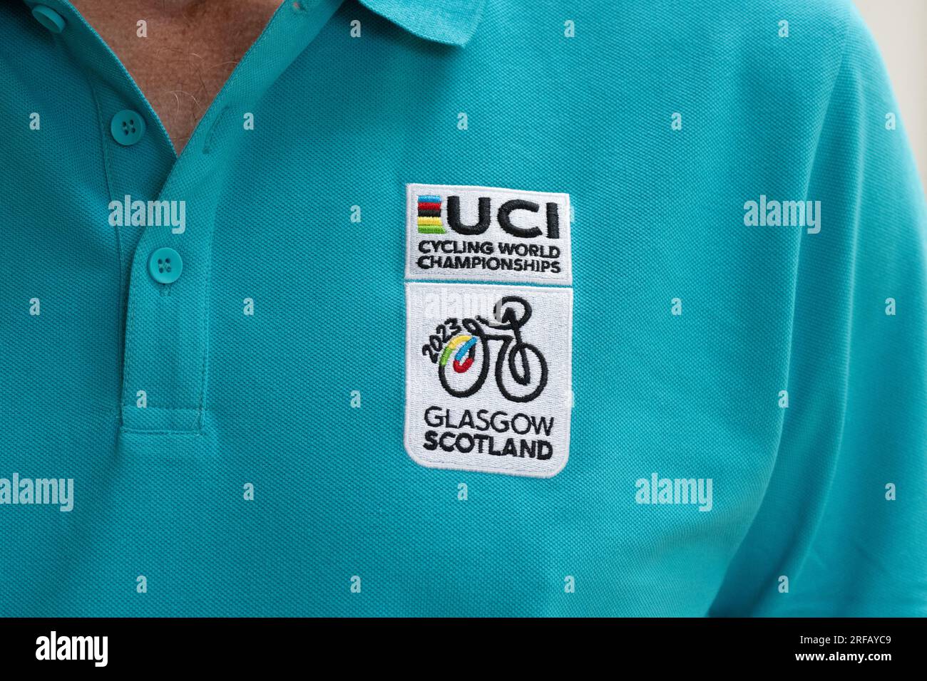 UCI Cycling World Championships Glasgow 2023 logo sull'uniforme dei volontari dell'evento - Glasgow, Scozia, Regno Unito Foto Stock