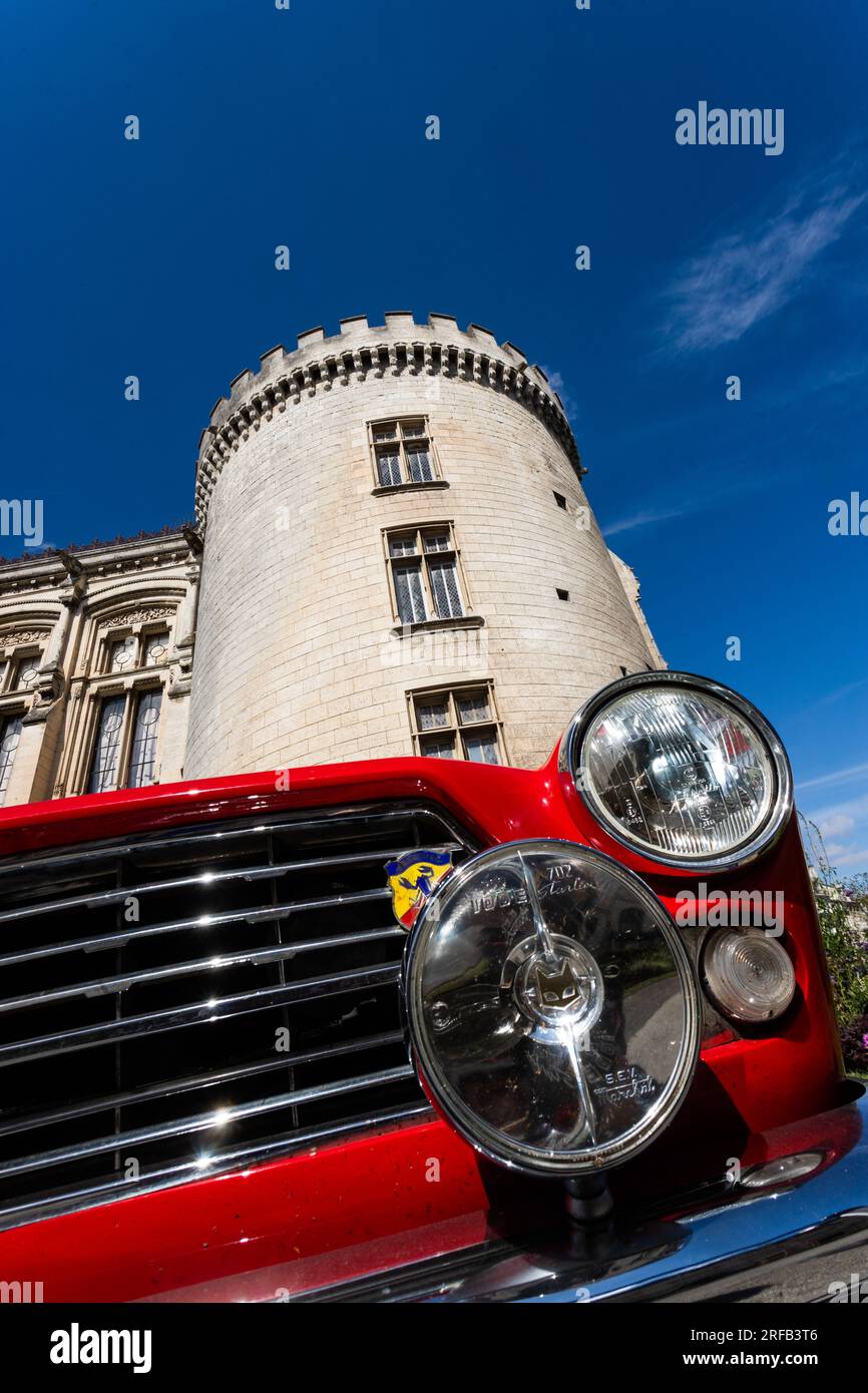 exposition dans le jardin de l'hotel de ville pendant le Circuit des Remparts Angoulême Foto Stock