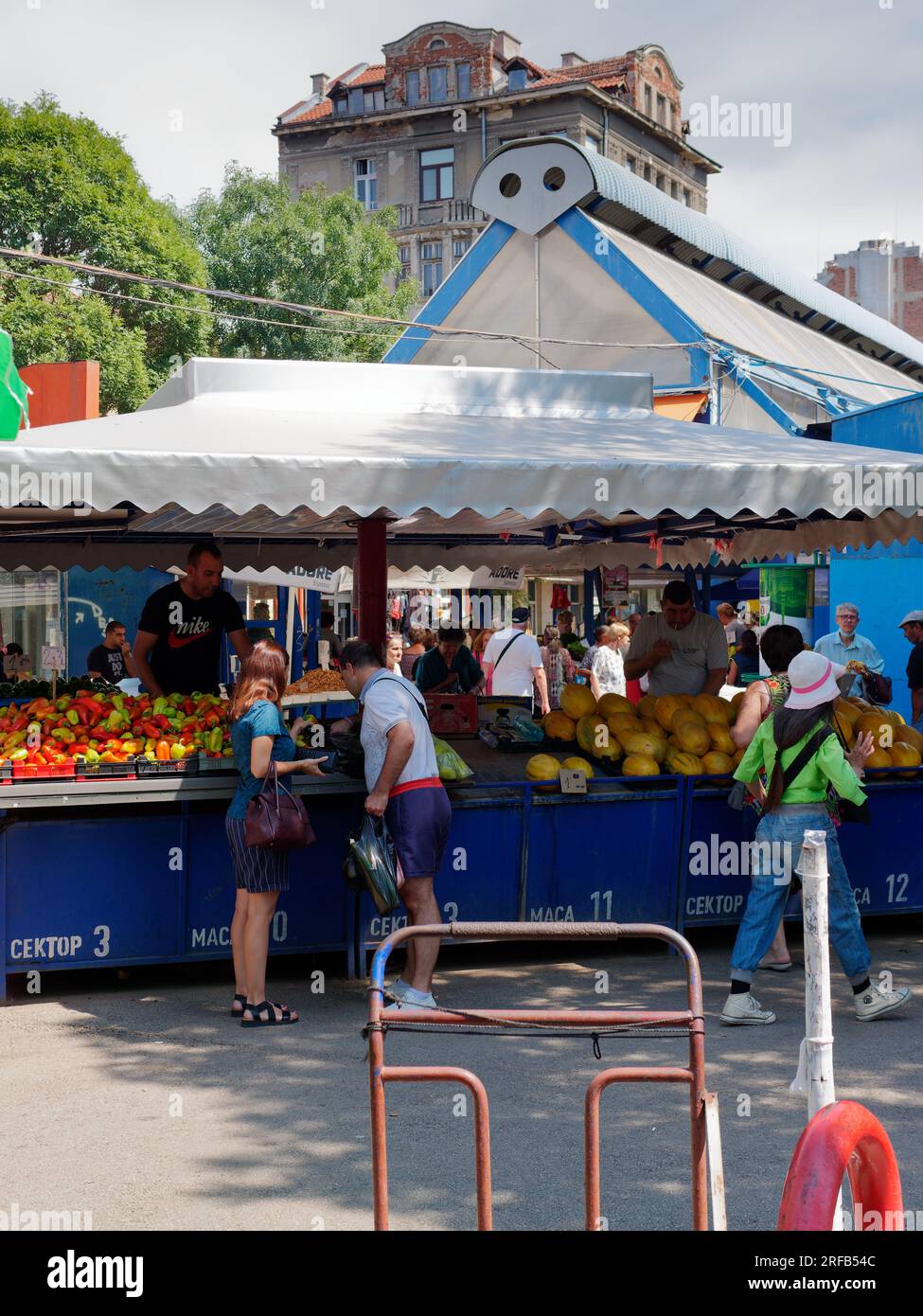 Zhenski Pazar alias Women's Market alias Ladies Bazaar, parte della zona di tolleranza, nella città di Sofia, Bulgaria. 2 agosto 2023. Foto Stock