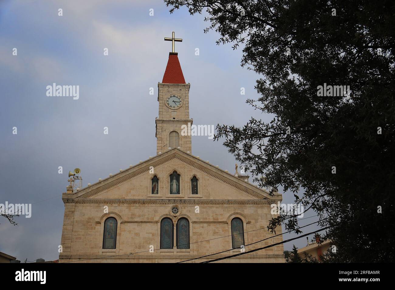 La chiesa della Madonna dell'assunzione nel villaggio di Miziara, Libano. Foto Stock