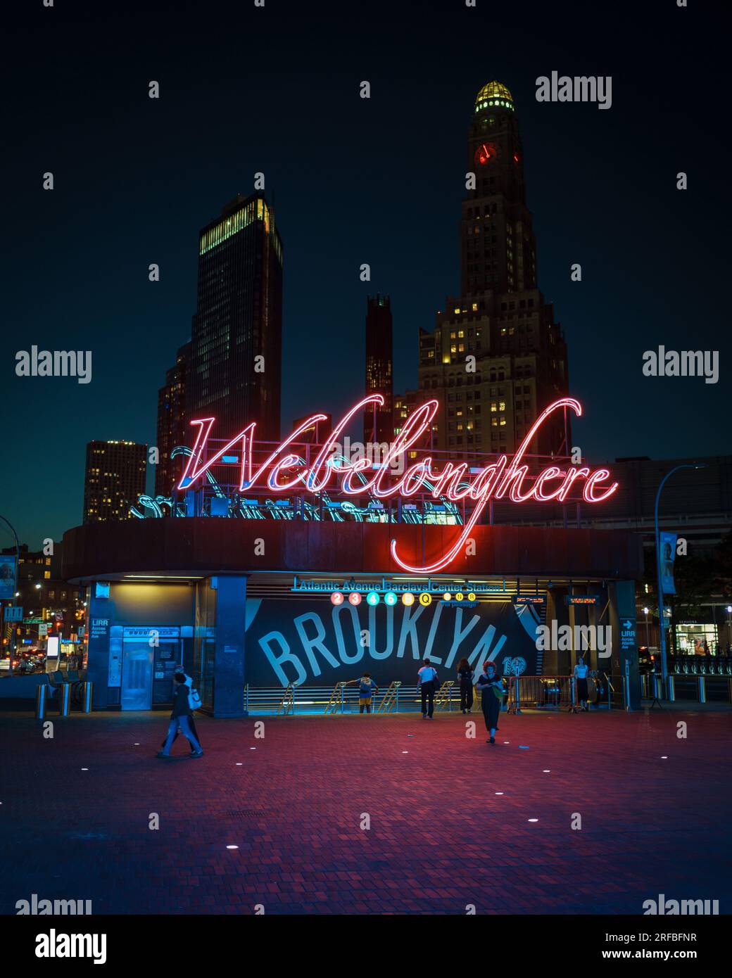 Il nostro posto e' qui di notte, cartello al Barclays Center, Brooklyn, New York Foto Stock