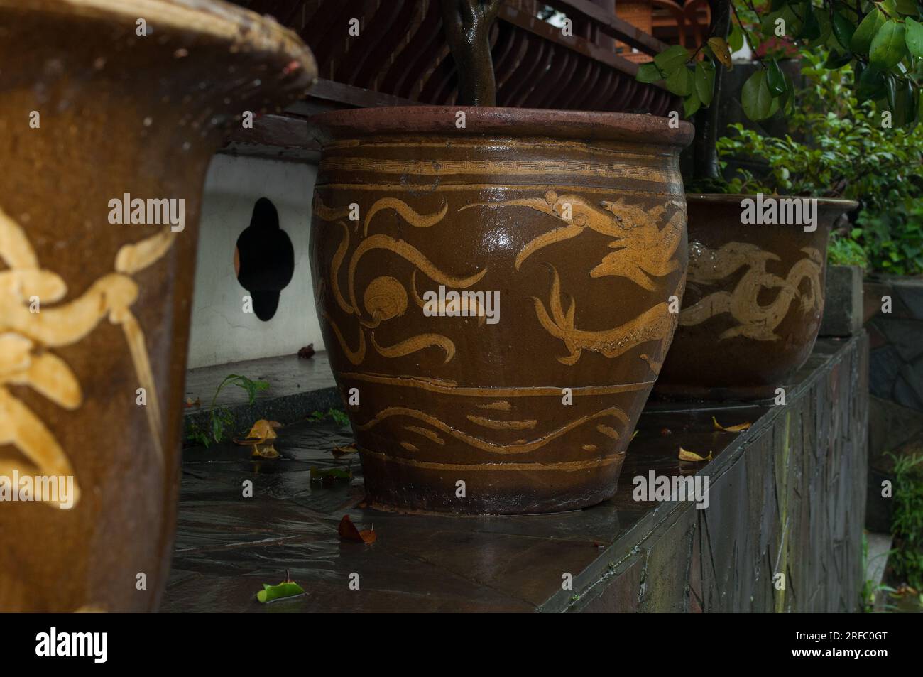 Anche le piantatrici sono ornate a Hangzhou Foto Stock