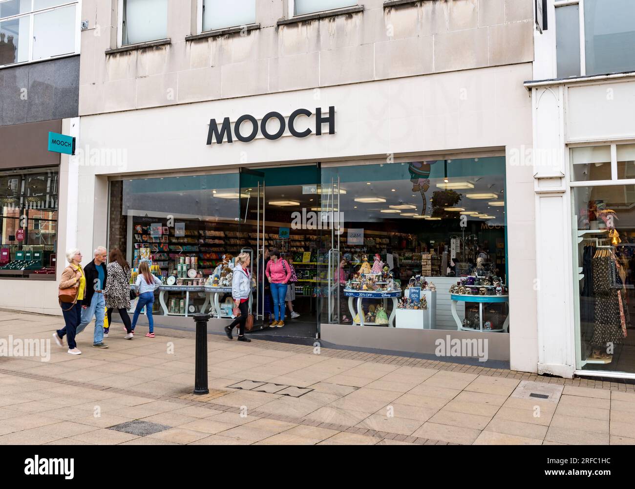 Nuova cartolina di auguri e negozio di articoli di lusso MOOCH ha aperto a High Street, Lincoln City, Lincolnshire, Inghilterra, Regno Unito Foto Stock