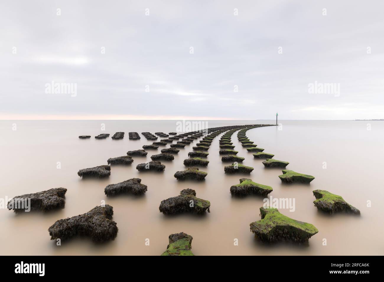 Difese marittime a Cobbolds Point, Felixstowe, Suffolk, East Anglia Foto Stock