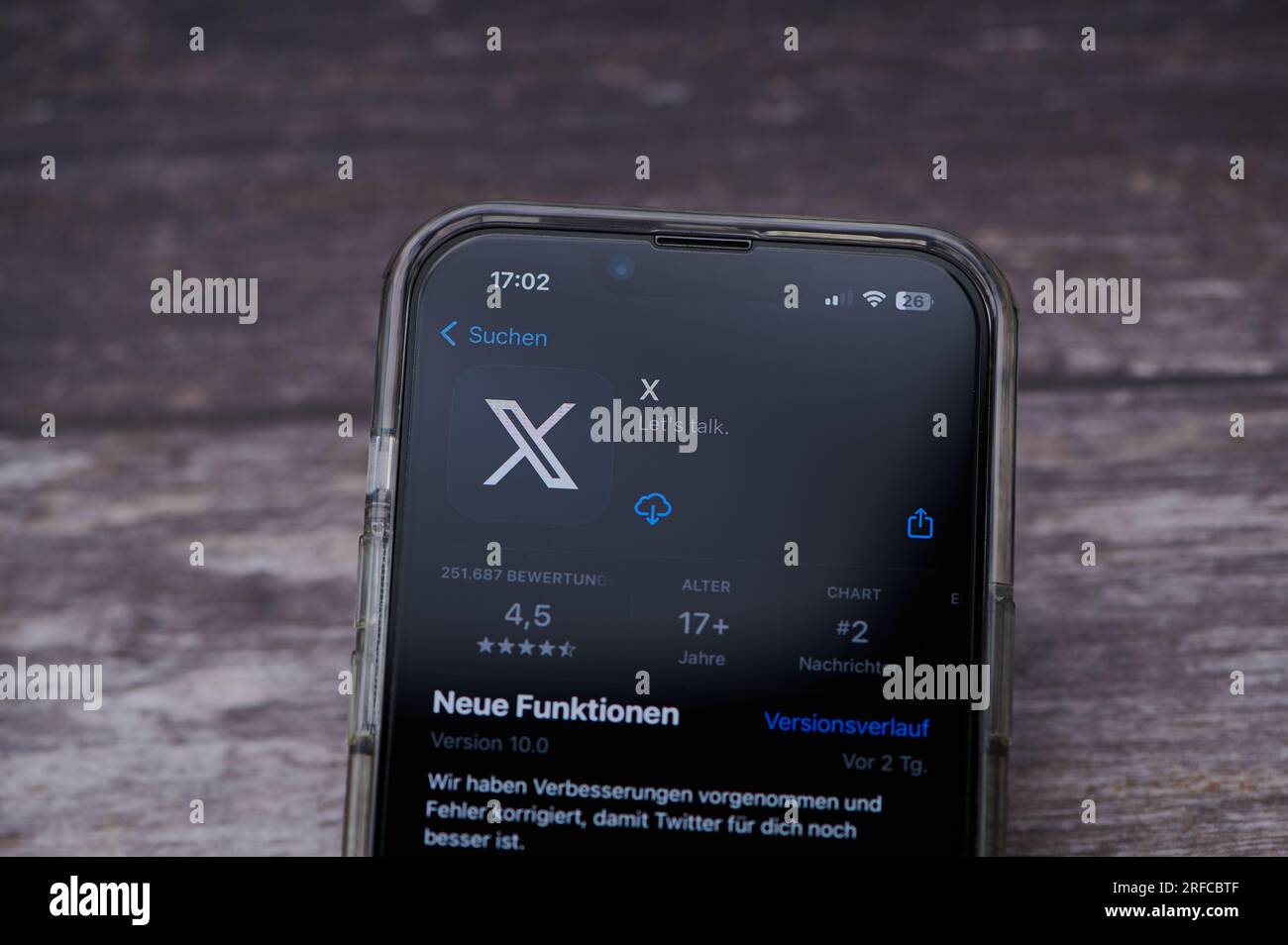 Magonza, Germania - 02 agosto 2023: Icona dell'app twitter con il nuovo logo X su uno smartphone tedesco Foto Stock
