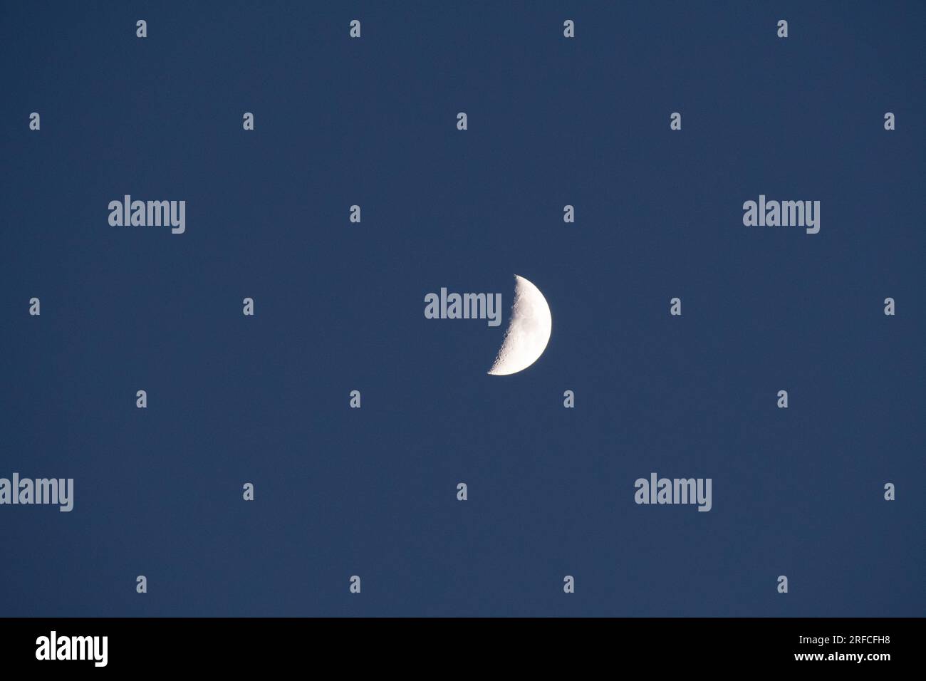 Fase lunare notturna a mezzaluna Foto Stock
