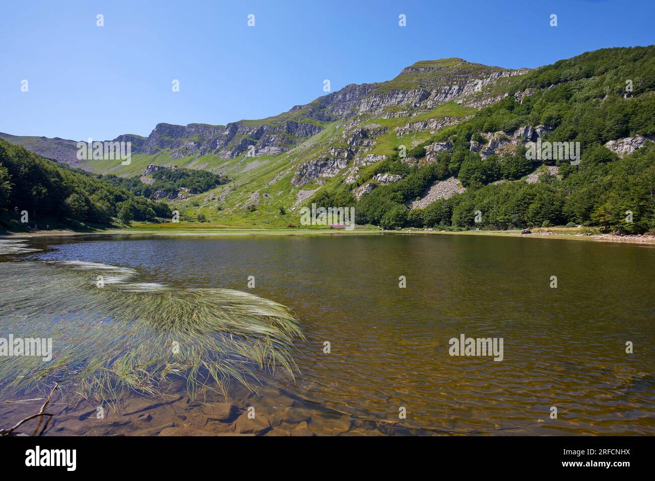 Lago di Baccio nell'Appennino Toscano Emiliano, Italia Foto Stock