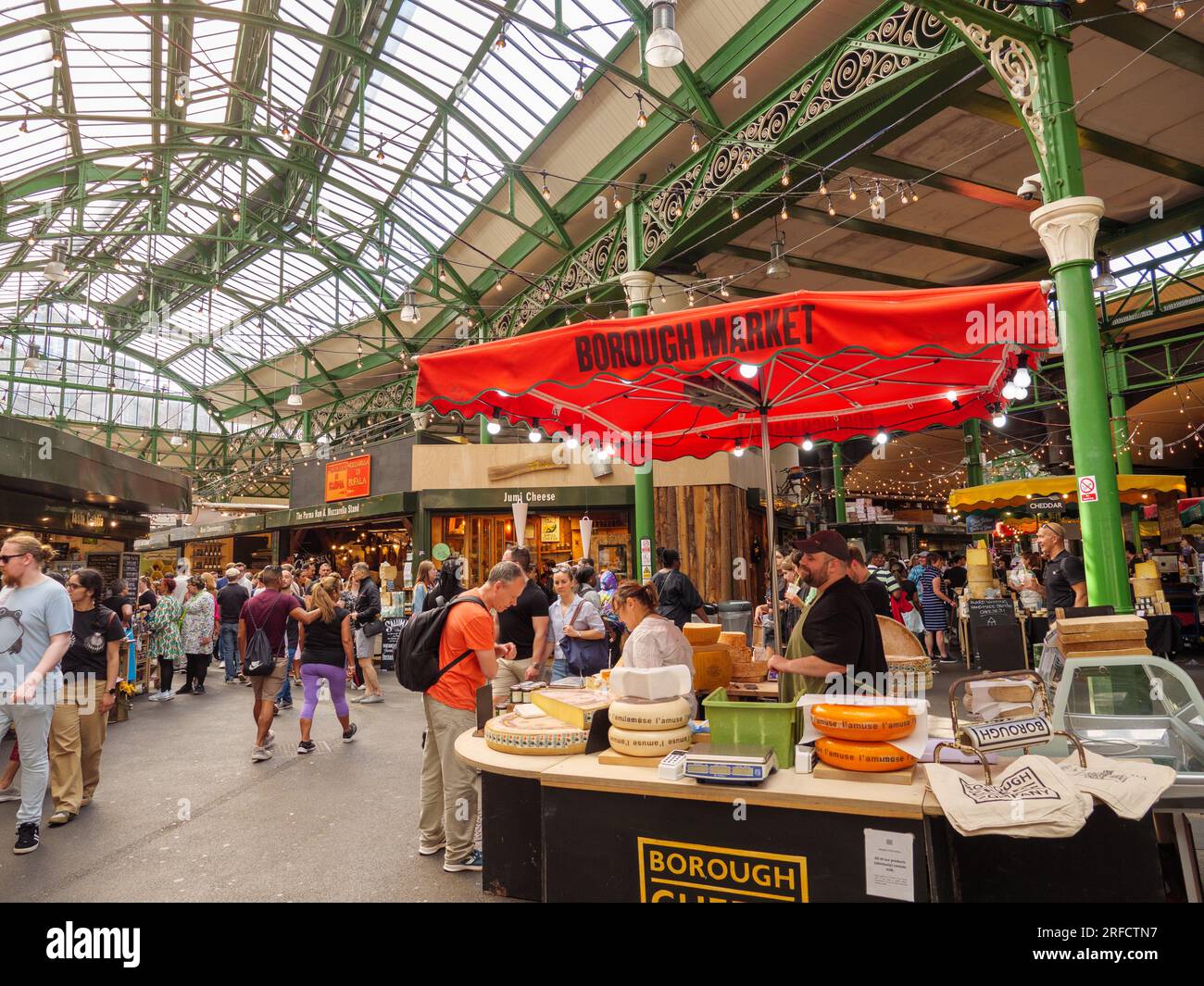 Caseificio al Borough Market, Londra, Inghilterra, Regno Unito Foto Stock